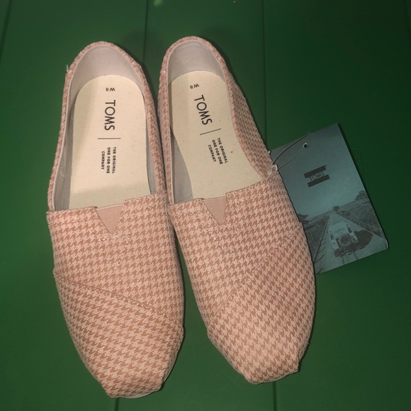 TOMS - Picture 2 of 5